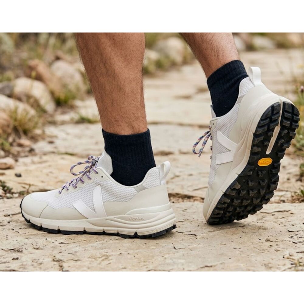 Veja Dekkan Mens Shoes Sneakers in Natural White Size 10 with Vibram Sole